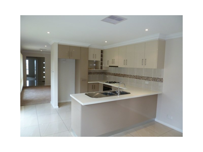 2/81 Atherton Crescent, Tatton NSW 2650