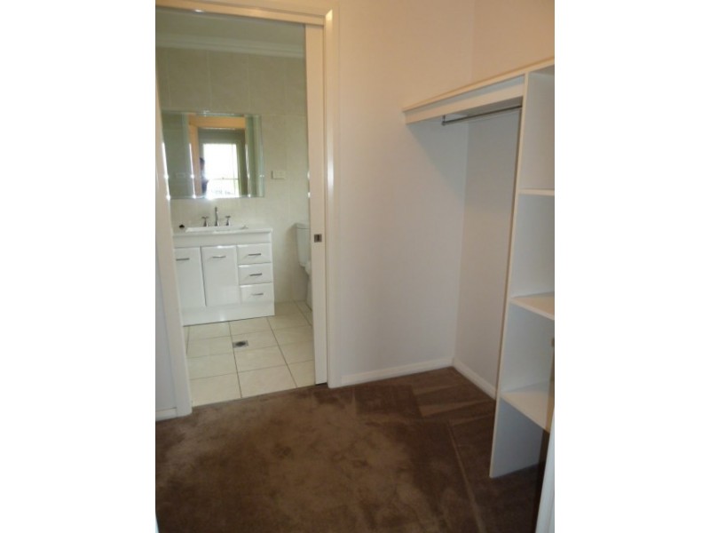 2/81 Atherton Crescent, Tatton NSW 2650
