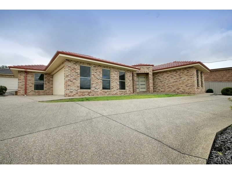 2/81 Atherton Crescent, Tatton NSW 2650