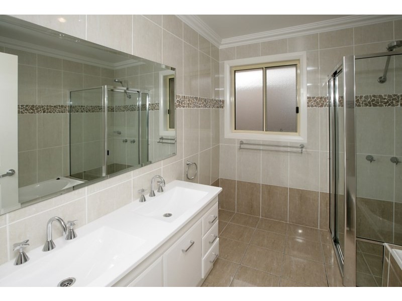 2/81 Atherton Crescent, Tatton NSW 2650