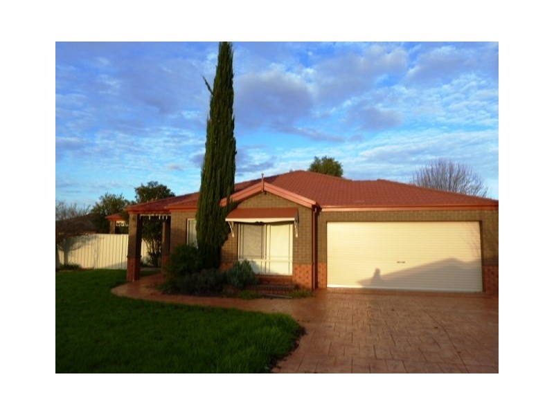 12 Walla Place, Wagga Wagga NSW 2650