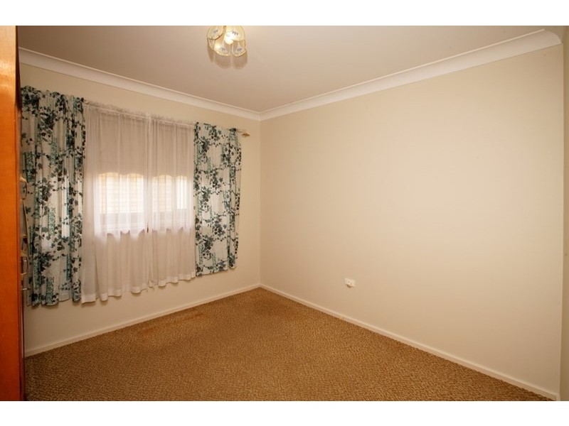 81 Raye Street, Tolland NSW 2650