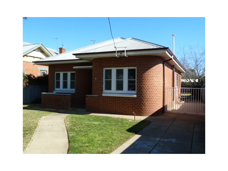 8 Little Best Street, Wagga Wagga NSW 2650