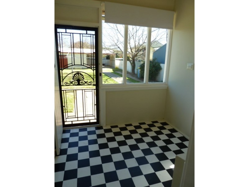 8 Little Best Street, Wagga Wagga NSW 2650