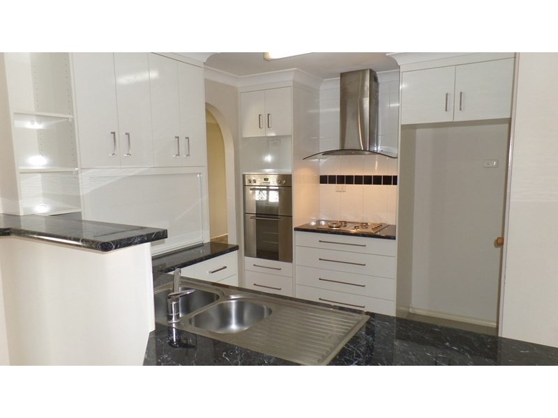 14 Tura Place, Glenfield Park NSW 2650