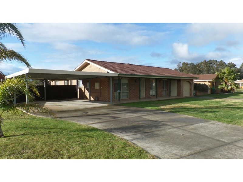 14 Tura Place, Glenfield Park NSW 2650