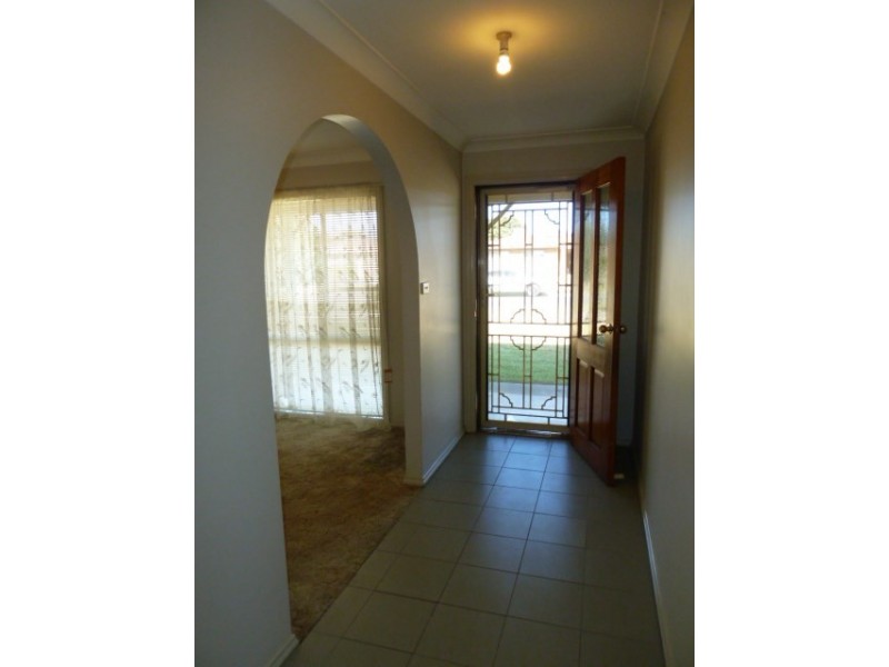 14 Tura Place, Glenfield Park NSW 2650