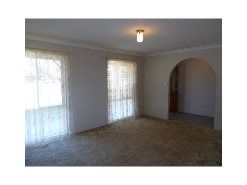 14 Tura Place, Glenfield Park NSW 2650