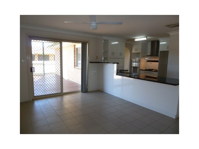 14 Tura Place, Glenfield Park NSW 2650