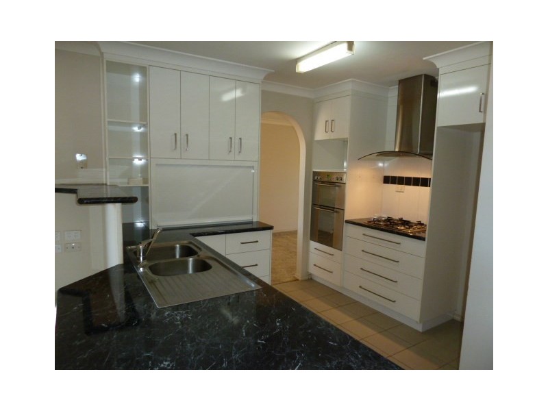14 Tura Place, Glenfield Park NSW 2650
