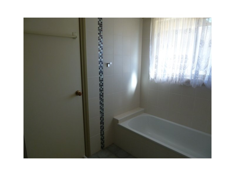 14 Tura Place, Glenfield Park NSW 2650