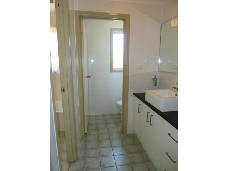 14 Tura Place, Glenfield Park NSW 2650