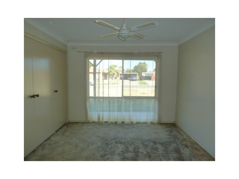 14 Tura Place, Glenfield Park NSW 2650