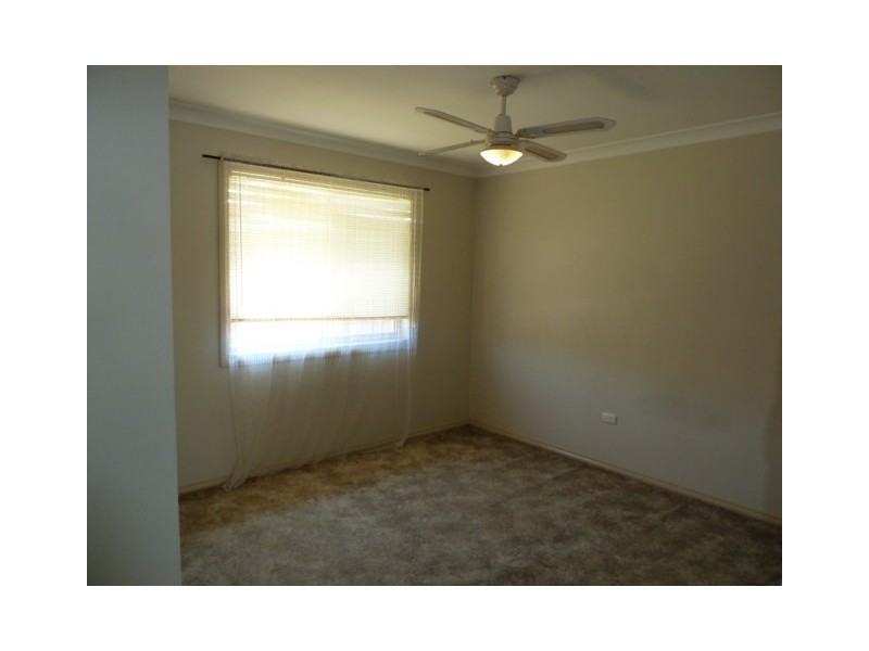 14 Tura Place, Glenfield Park NSW 2650