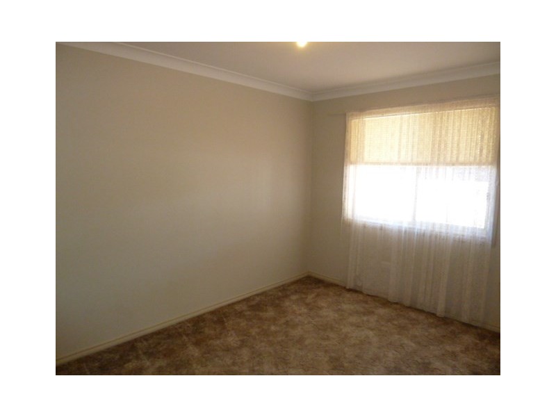 14 Tura Place, Glenfield Park NSW 2650