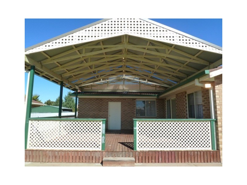 14 Tura Place, Glenfield Park NSW 2650