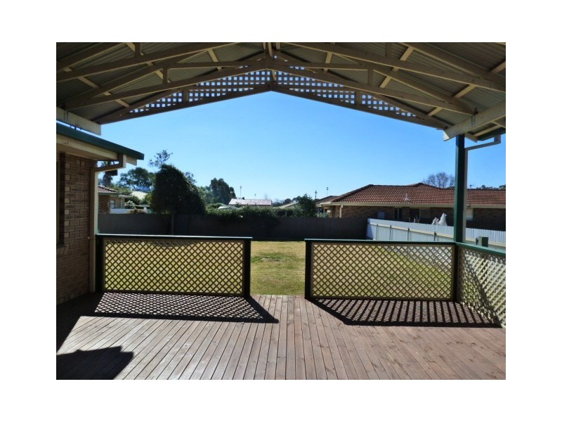 14 Tura Place, Glenfield Park NSW 2650