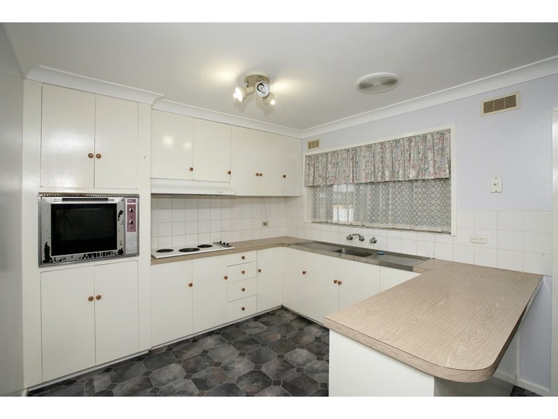 44 Raye Street, Tolland NSW 2650