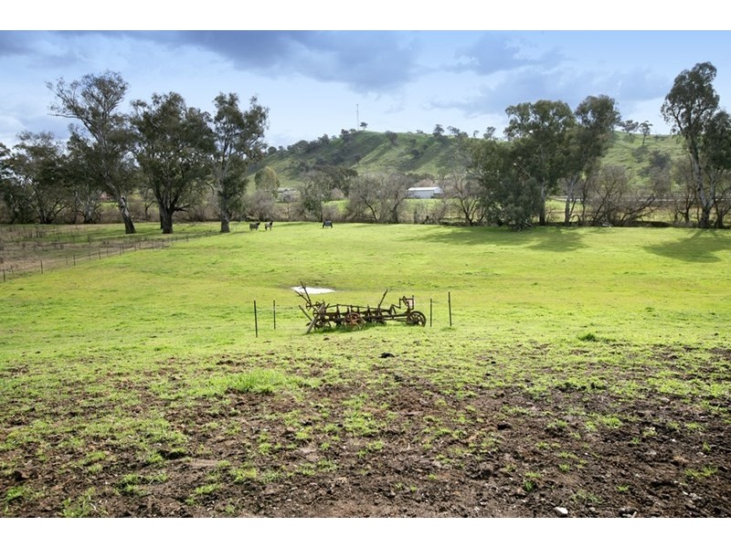 ‘Meadowbank’ Lewins Lane, Tumblong NSW 2729