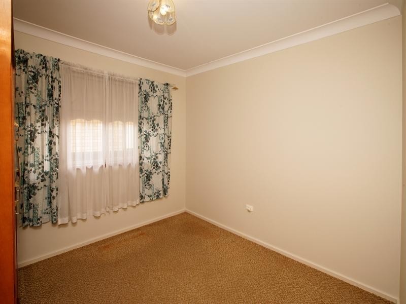 81 Raye Street, Tolland NSW 2650