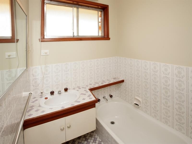 81 Raye Street, Tolland NSW 2650