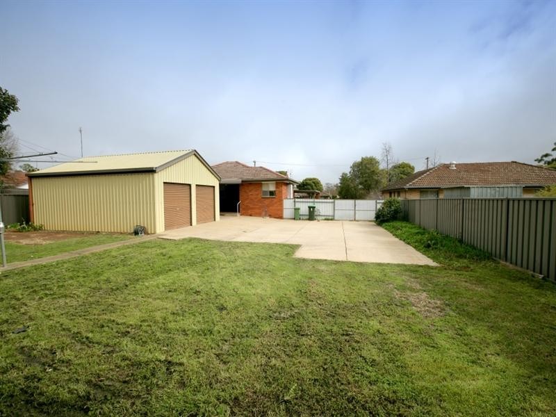 81 Raye Street, Tolland NSW 2650