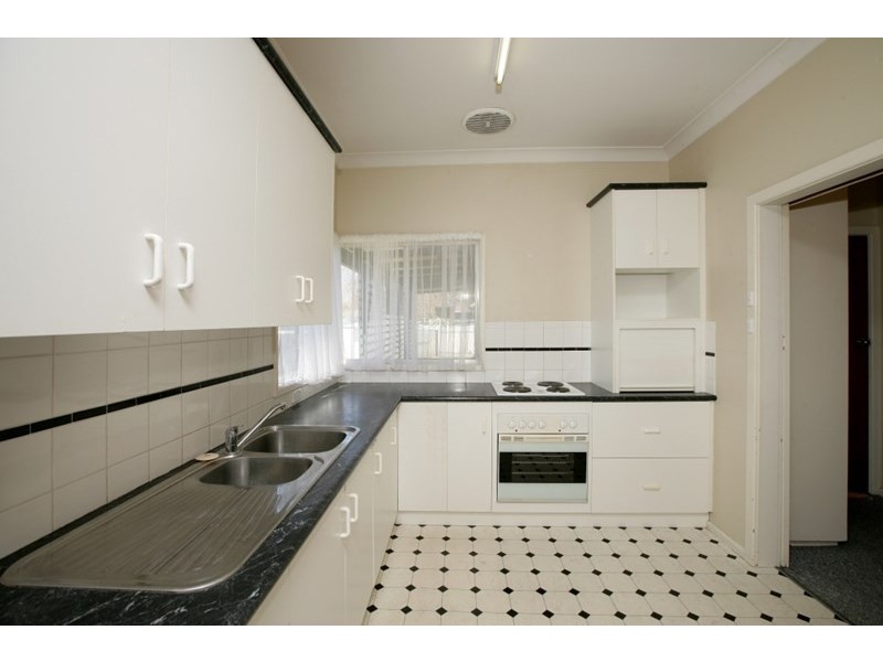 3 Cutler Avenue, Kooringal NSW 2650