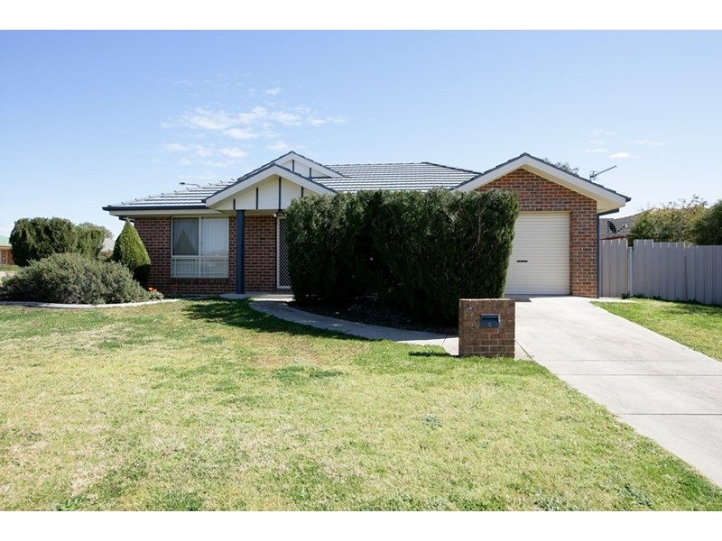 2/17 Nunkeri Street, Glenfield Park NSW 2650