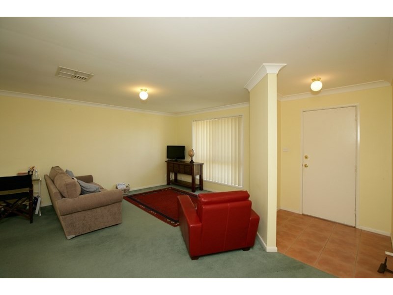 2/17 Nunkeri Street, Glenfield Park NSW 2650