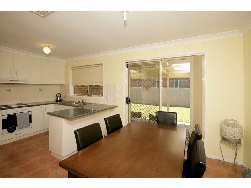 2/17 Nunkeri Street, Glenfield Park NSW 2650