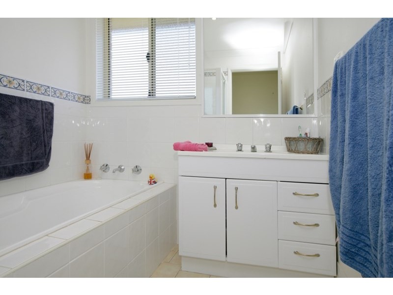 2/17 Nunkeri Street, Glenfield Park NSW 2650