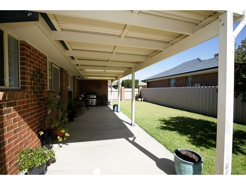 2/17 Nunkeri Street, Glenfield Park NSW 2650