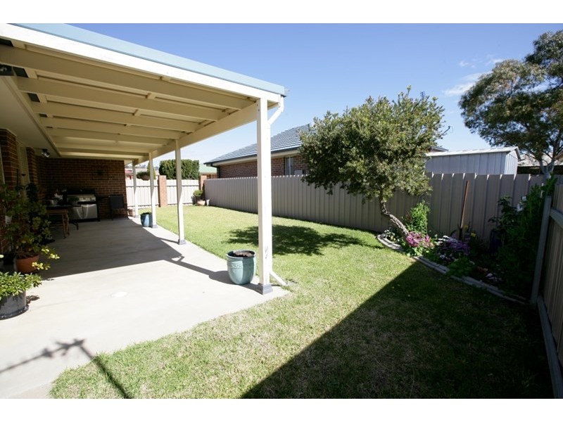 2/17 Nunkeri Street, Glenfield Park NSW 2650