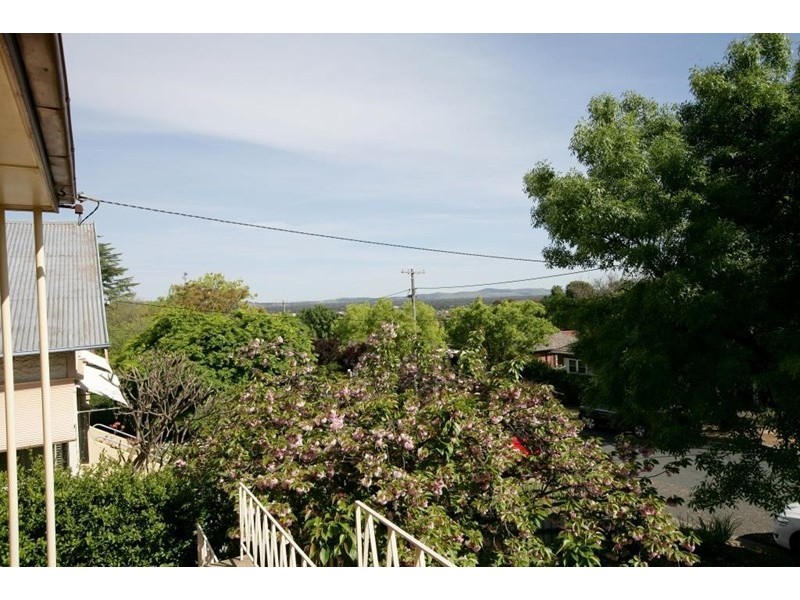 1 Grandview Avenue, Turvey Park NSW 2650