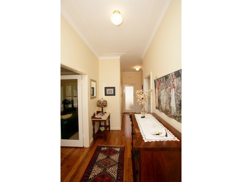 1 Grandview Avenue, Turvey Park NSW 2650