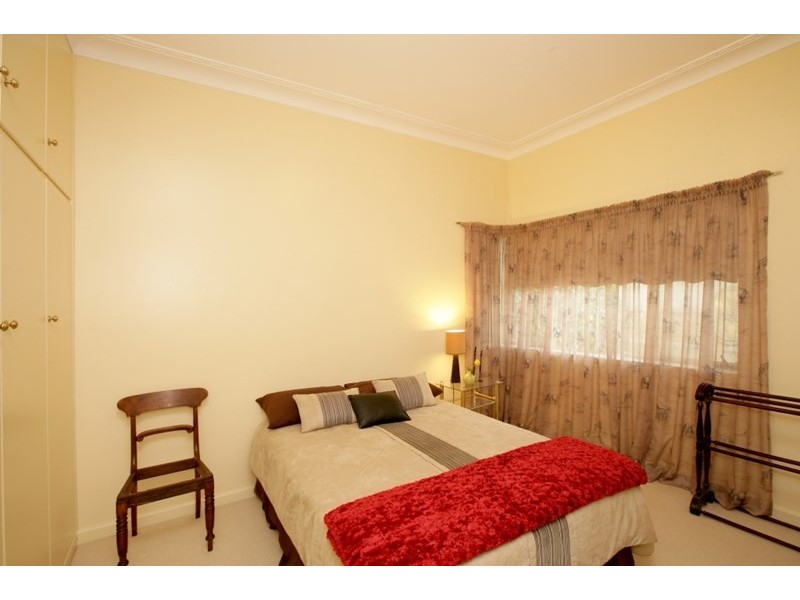 1 Grandview Avenue, Turvey Park NSW 2650