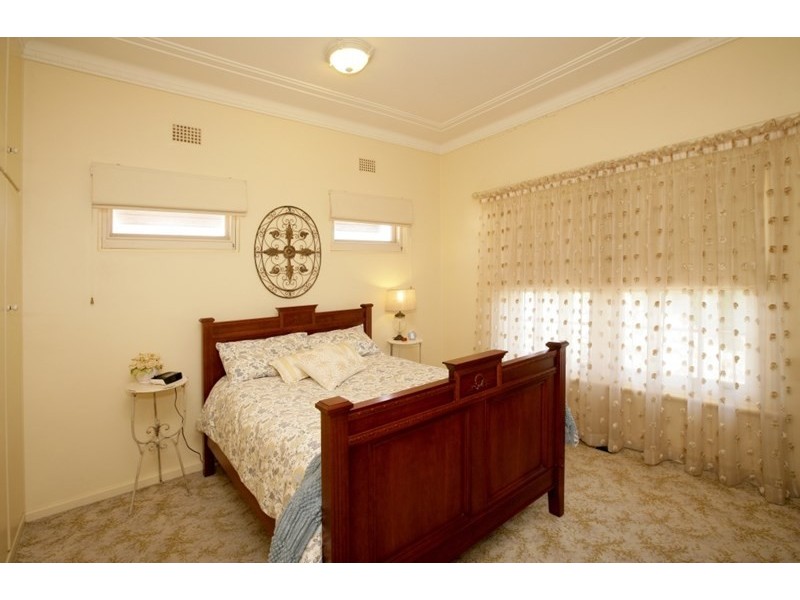 1 Grandview Avenue, Turvey Park NSW 2650