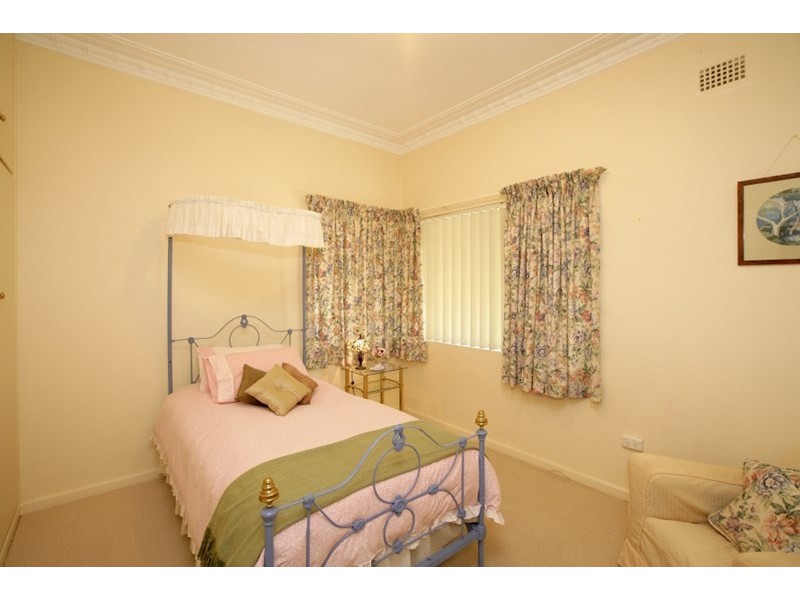 1 Grandview Avenue, Turvey Park NSW 2650