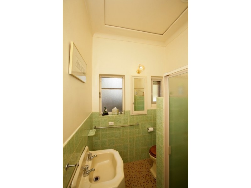 1 Grandview Avenue, Turvey Park NSW 2650