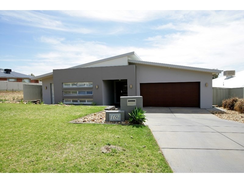 162 Brooklyn Drive, Bourkelands NSW 2650