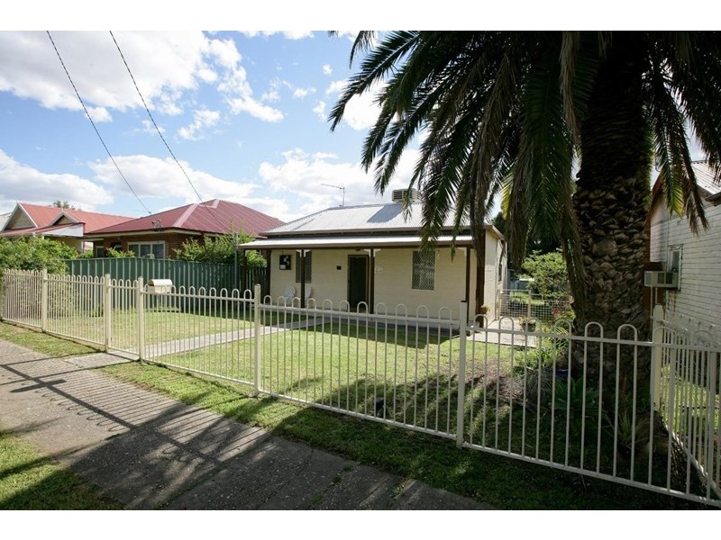 4 Kildare Street, Turvey Park NSW 2650
