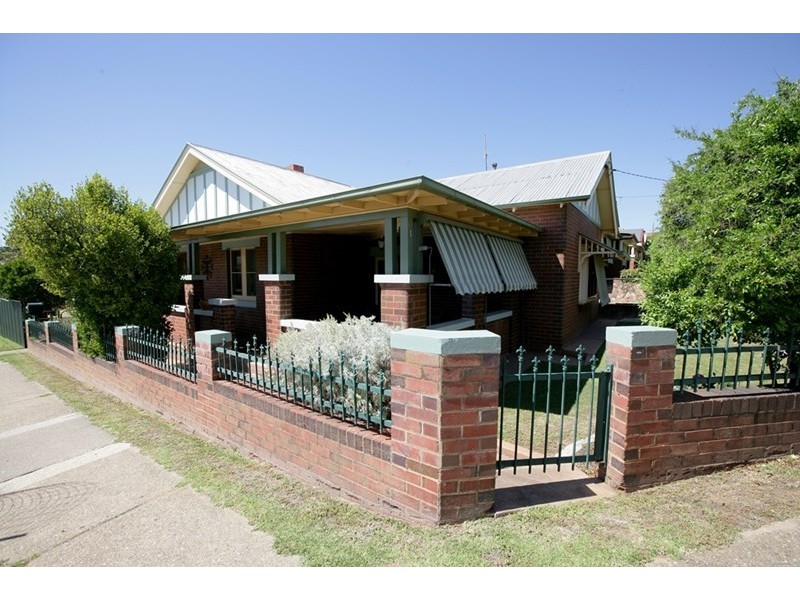 1 Edmondson Street, Turvey Park NSW 2650