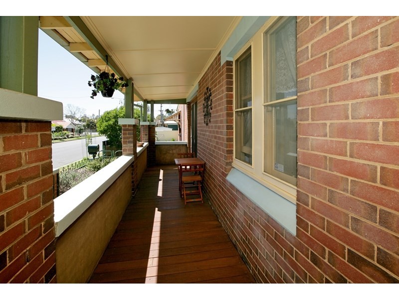 1 Edmondson Street, Turvey Park NSW 2650