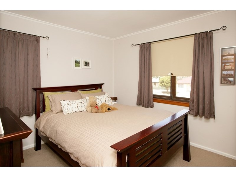 29 Gilmore Avenue, Mount Austin NSW 2650