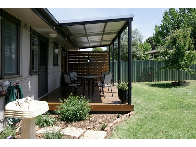 29 Gilmore Avenue, Mount Austin NSW 2650