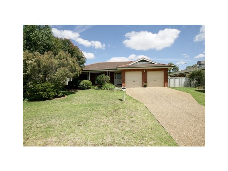 4 Shiralee Place, Estella NSW 2650