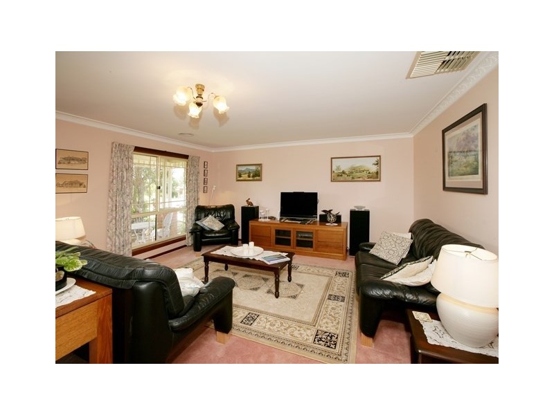 4 Shiralee Place, Estella NSW 2650