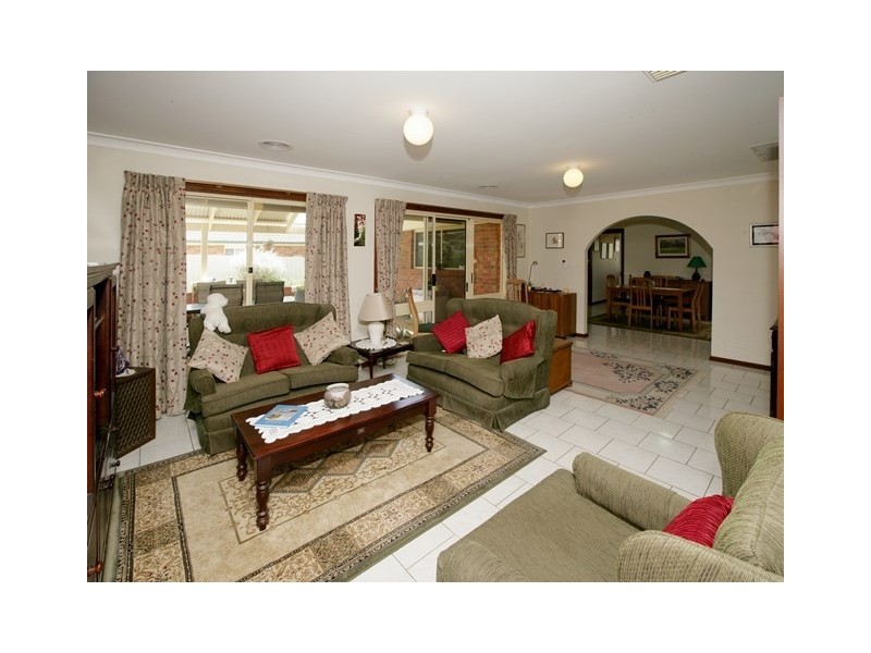 4 Shiralee Place, Estella NSW 2650