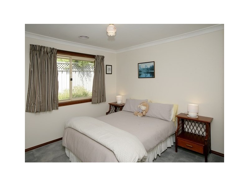 4 Shiralee Place, Estella NSW 2650