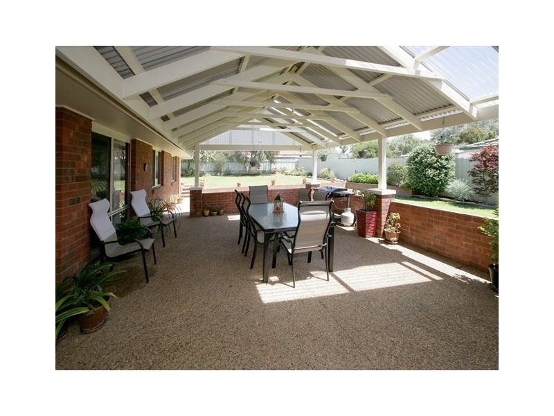 4 Shiralee Place, Estella NSW 2650